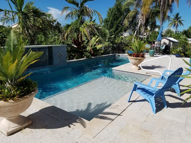 Casa Mariposa:  Easy walk to Sombrero Beach