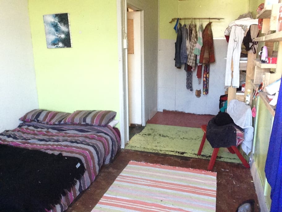 Bedroom with 1 double bed (1 single mattress can be added)