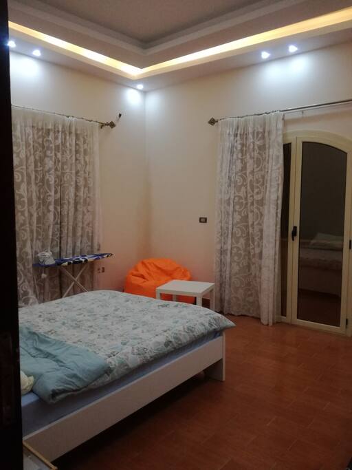 Double bed + beanbag and table