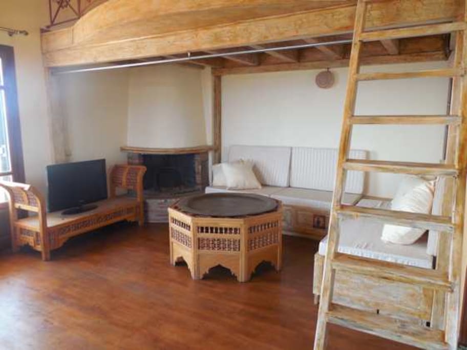 Sitting and extra sleeping area