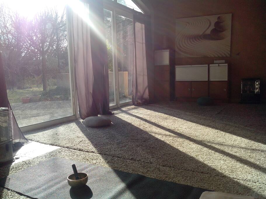 Salle de yoga, avec possibilité de prendre des cours individuels.