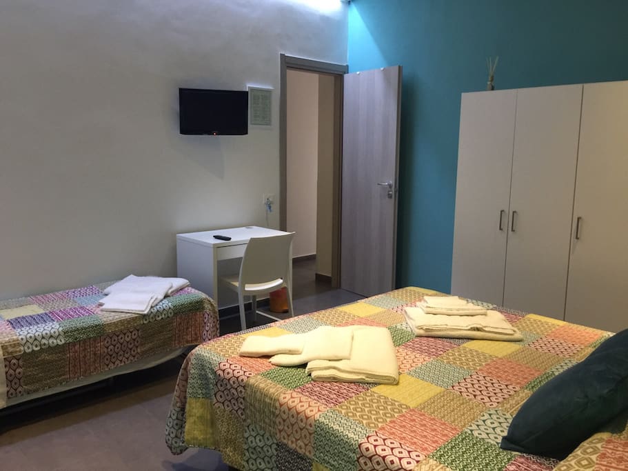 Camera Ciclope - Tripla con possibilità di aggiunta quarto letto con Bagno condiviso