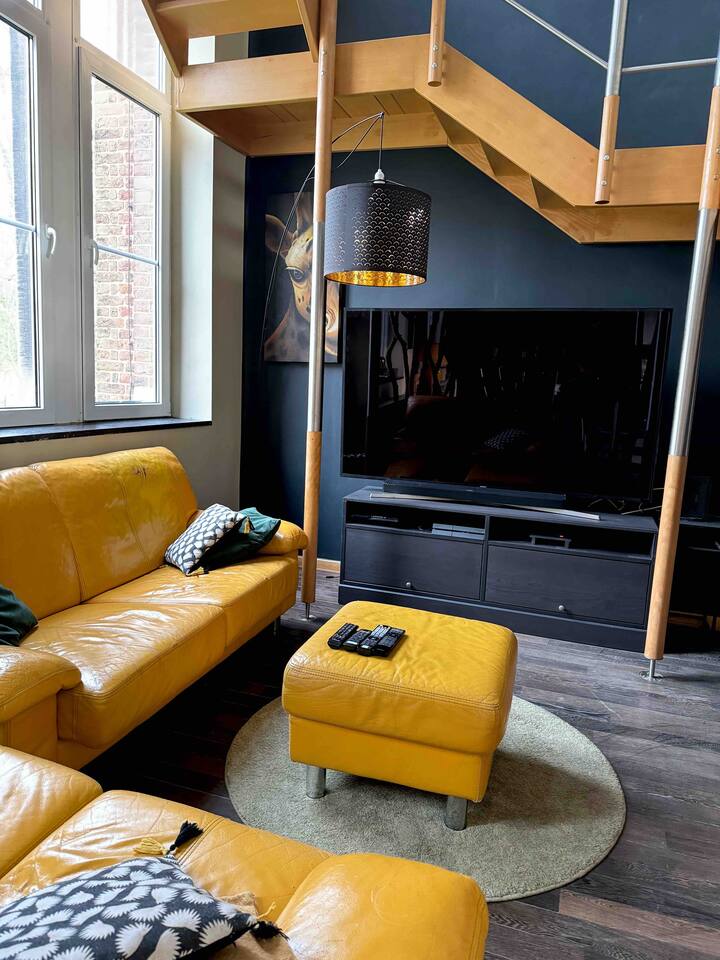 Skrini ya mita 2 na chaneli zote za ulimwengu + filamu.
Sinema ya nyumbani imejumuishwa