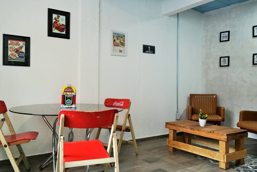 Soleada área de sala y comedor