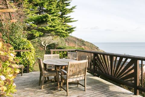Stunning Coastal Cottage with Sea View Garden