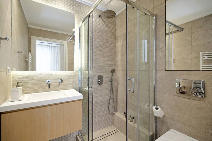 Elegant Apartment in Fancy Kolonaki with Balcony gallery image 3