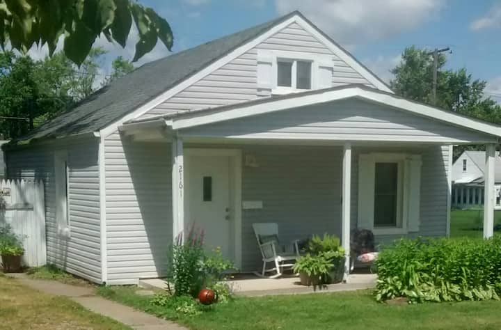 Cozy Private Bungalow  House