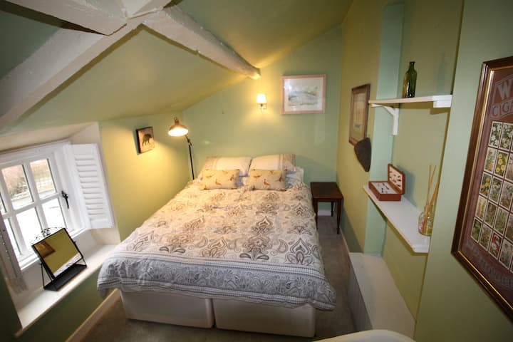 אומגה קינג סייז ומיטת קישור לזוג, או שאפשר להפוך לסט של מיטות נפרדות.