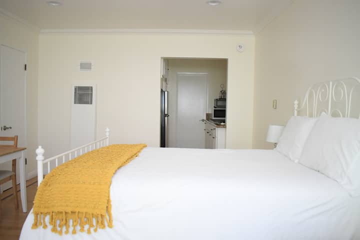 Lovely Brentwood Studio Just Off Wilshire/bundy - Los Angeles