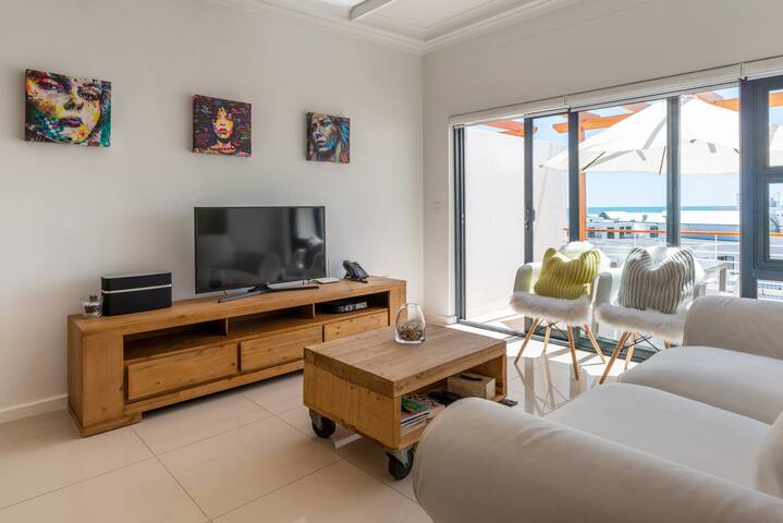 Upmarket Sea View Big Bay apartment gallery image 4