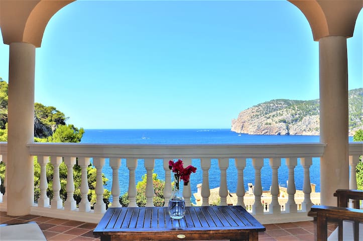 Villa CA TOTHOM en Andratx. Vistas al mar únicas!