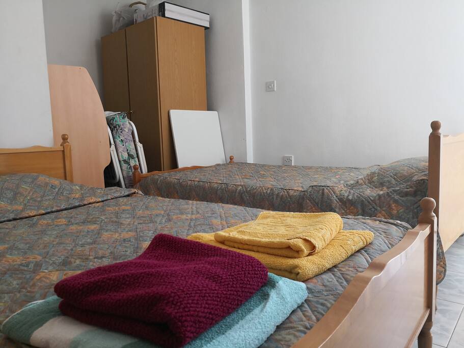 Bedroom with 2 beds