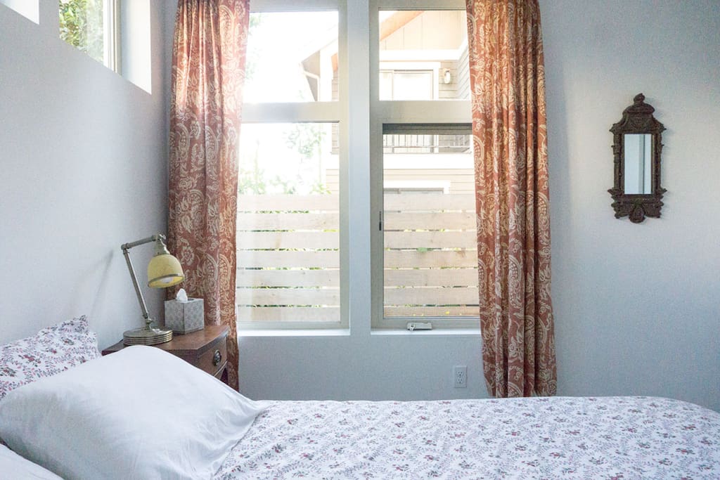 Guest room 1 - cozy, with afternoon light