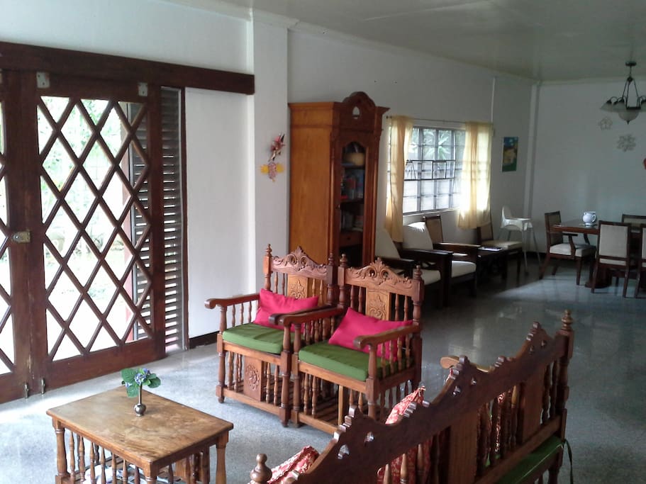 Livingroom view to eating area