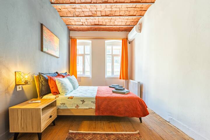 Design Apt A/C ★Sauna★ Balcony, 1 min Galata Tower gallery image 2