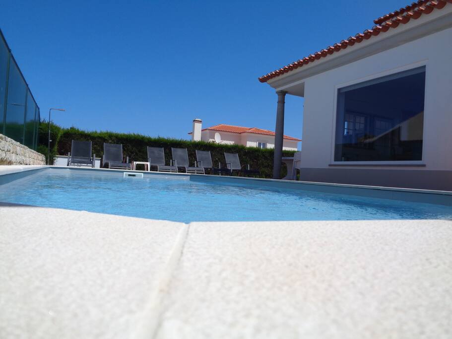 POOL SIZE: 8m x 4m