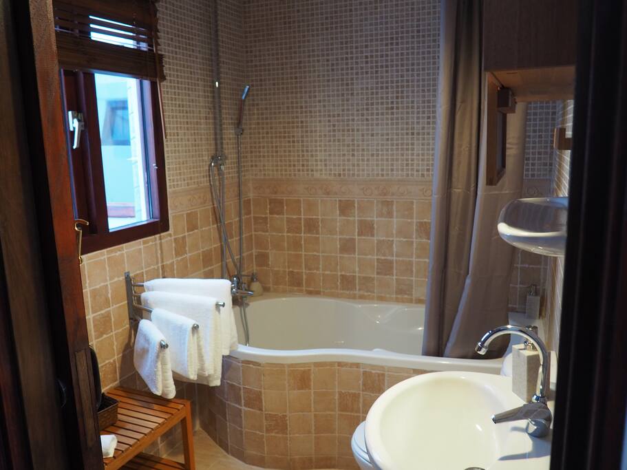 Baño completo con Bañera y Ducha