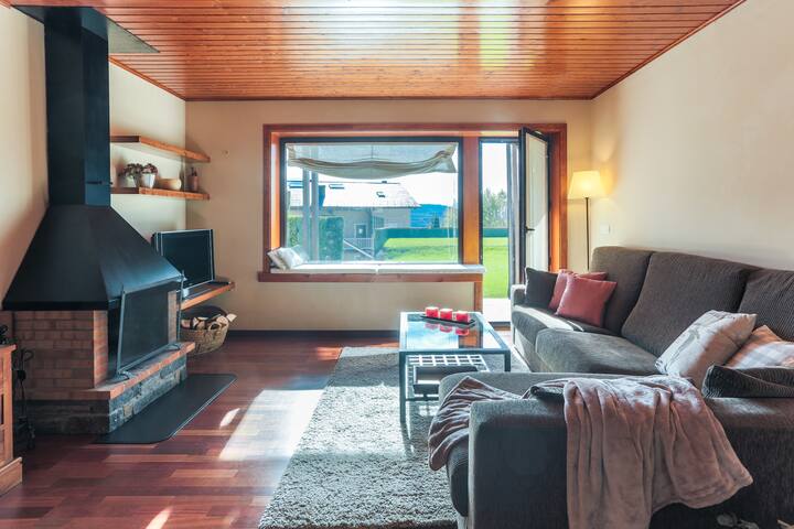 Apartamento con jardín, piscina y wifi