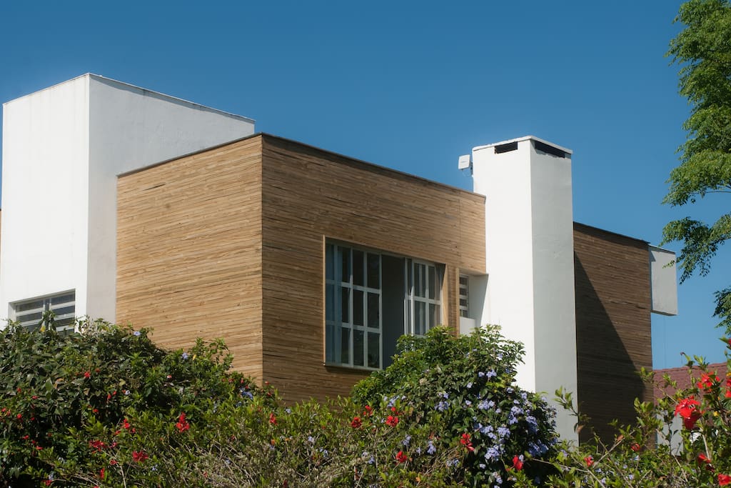 fachada e janelão da sala múltipla