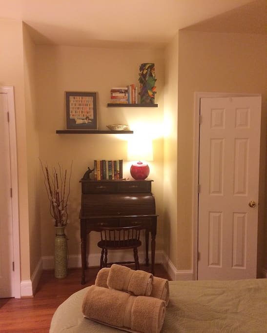 Desk nook in the bedroom