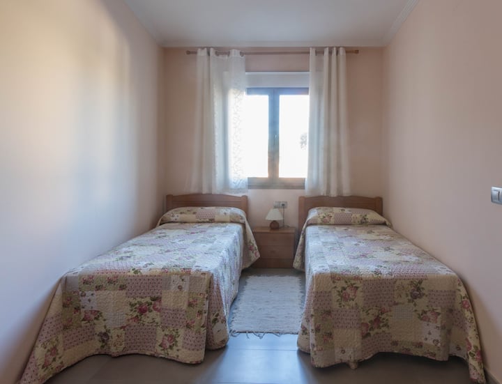 Dormitorio doble con camas individuales (planta baja)