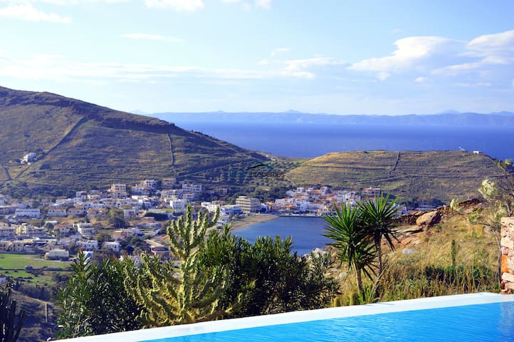 Cozy villa with a swimming pool and a sea view