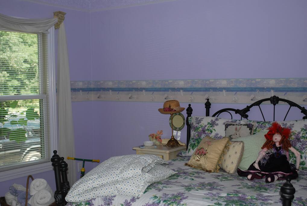 Room has 2 windows