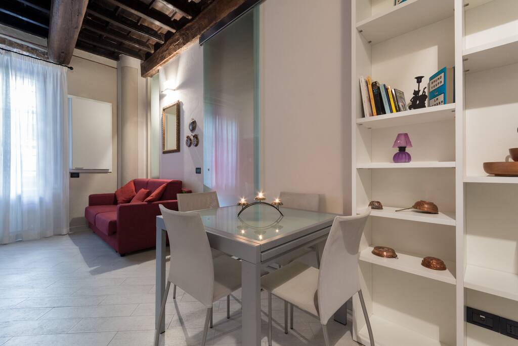 Soggiorno con divano letto matrimoniale