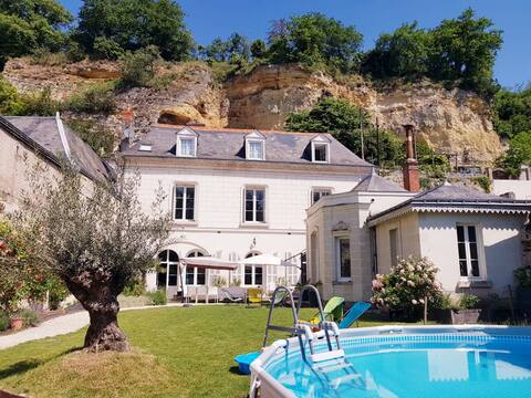 Large house on the banks of the Loire