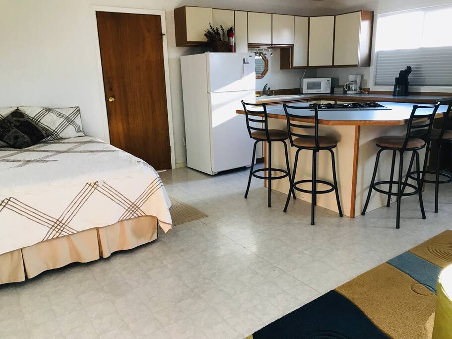 This door leads to the full bathroom and walk-in closet.