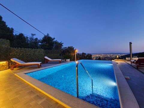 Luxury home - near Split, heated Infinity pool