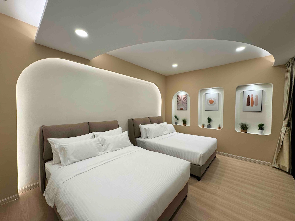 Chumba cha kulala 2: 
Chumba cha kulala cha 2 x Queen kilicho na bafu la kujitegemea (pax 4) 