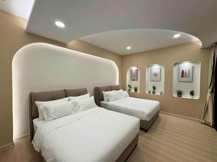 Dormitorio 2: 
2 x Dormitorio queen con baño privado (4 personas) 