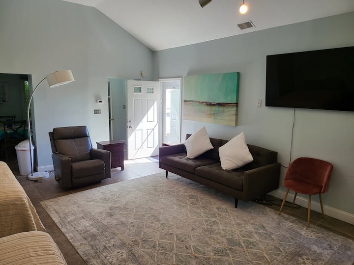 Large, Airy, Studio. Top Dc Suburban Location. - Washington, D.C.