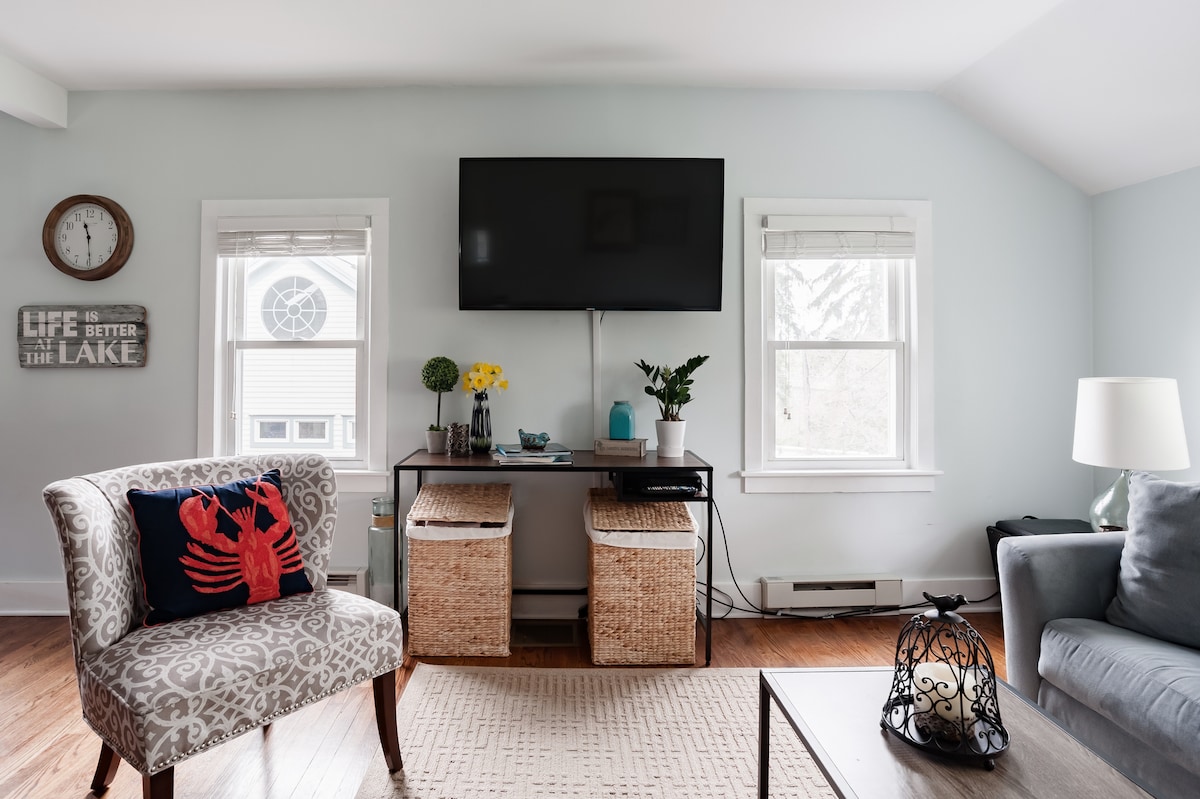 Popular Airbnb listing: Skaneateles Carriage House Easy Walk to Village in Syracuse