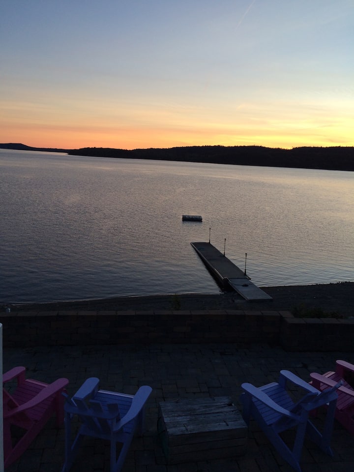 Lakeside Retreat 3bdr Private House Cottages for Rent in Lake Utopia