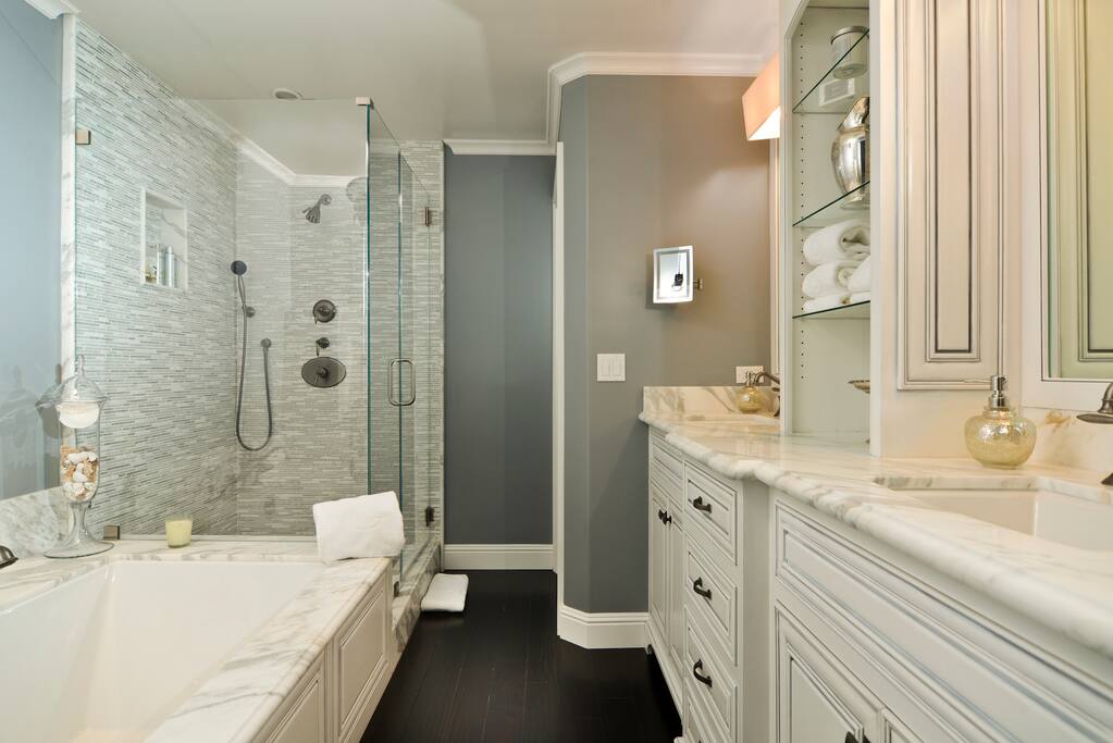 King Suite Bathroom