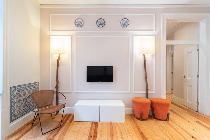 Baixa Cozy 2BR w/Elevator+AC – by LU Holidays gallery image 5