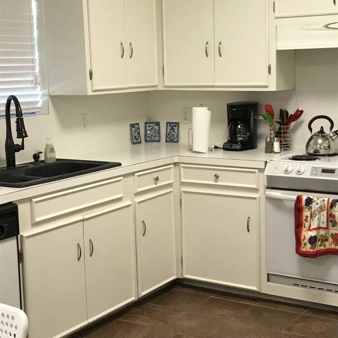 Kitchen ready to use.