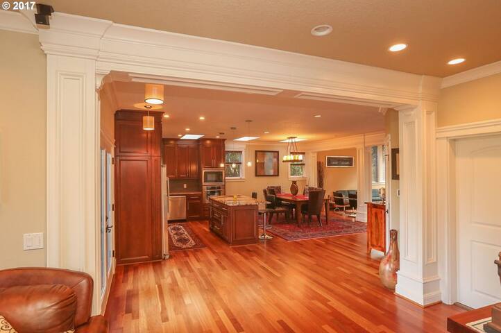 SW Portland Gem! gallery image 4