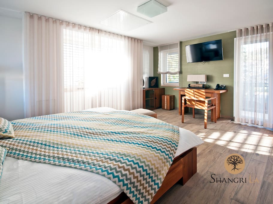 Shangri-La, Boutique room Air