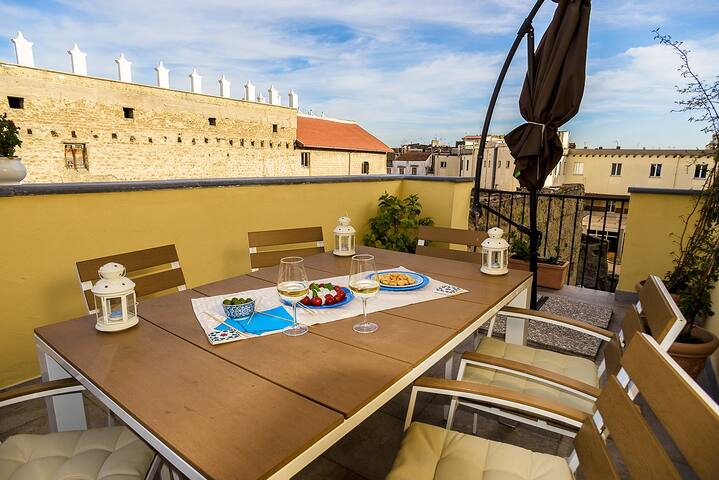 DIMORA S.CHIARA: the quiet in the heart of Napoli. gallery image 2