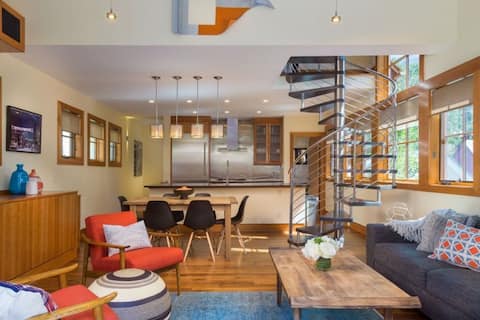 Fall Colors! Lux 3BR+loft/4.5 deck/views/fp