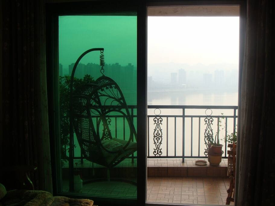 卧室外江景