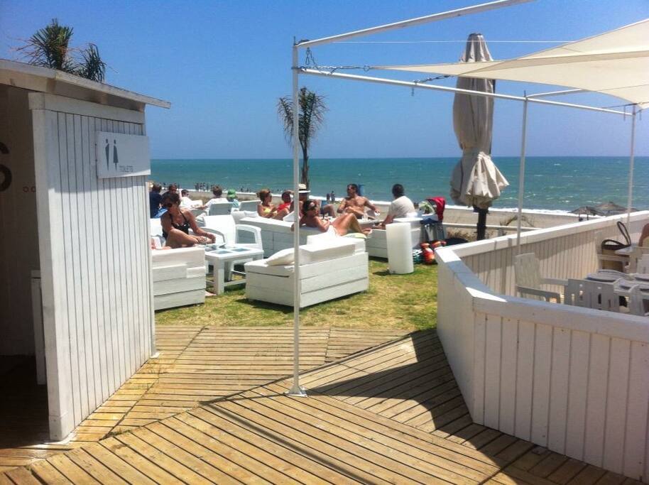 Chiringuito DBlanco en la playa.