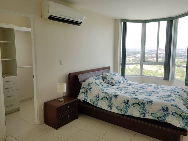 Hermosa habitación / Beautiful room