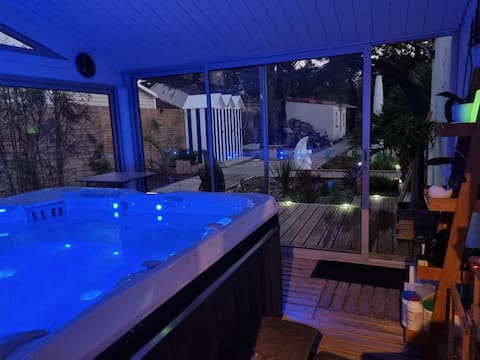 Propriété Airbnb réussie: BEACH PEGE beachfront lodge with Jacuzzi access à Saint Hilaire De Riez