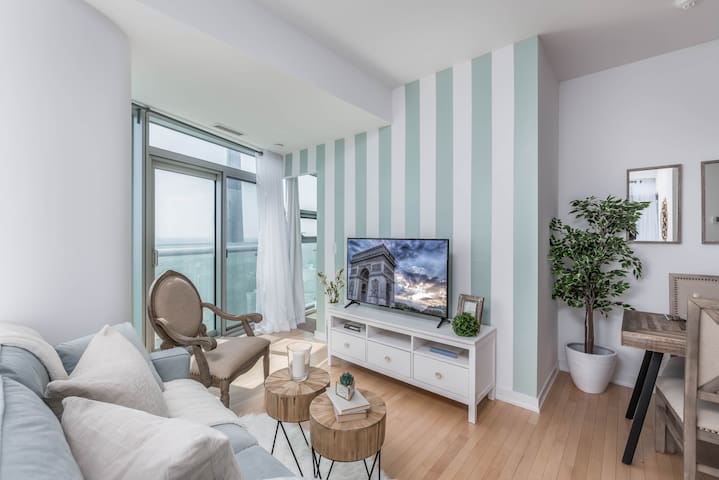 59th Floor Condo with Breathtaking Views + Parking gallery image 3