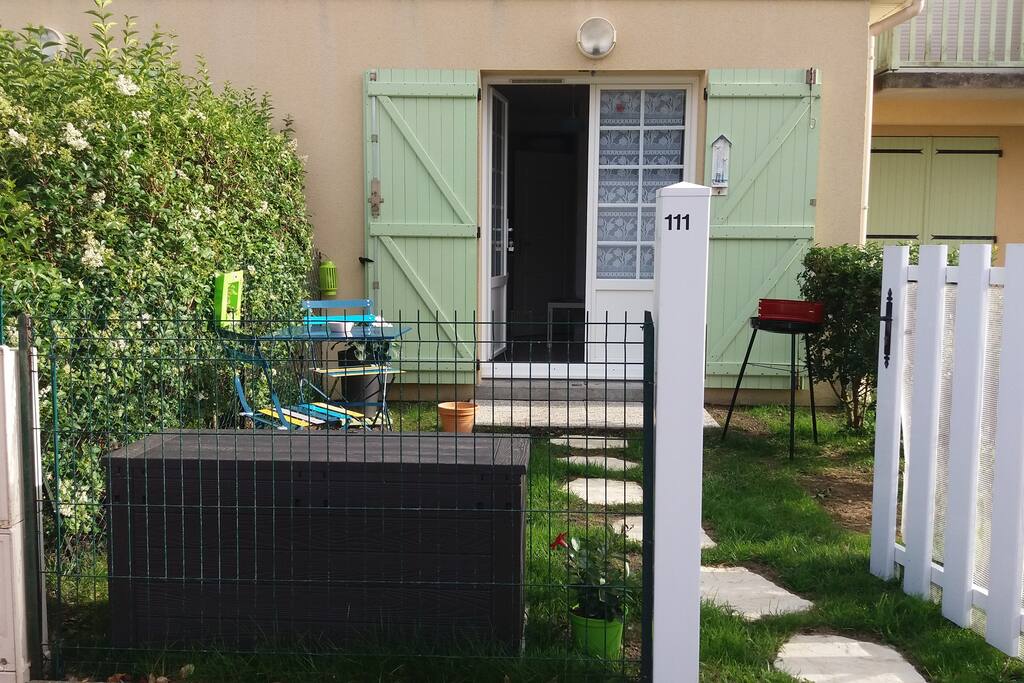 1 chaise longue dans le logement sera à votre disposition pour prendre le soleil