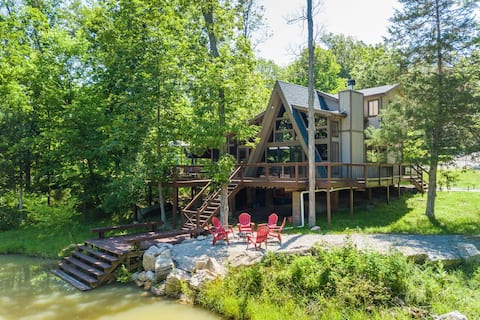 Family-Friendly Chalet on Private Lake w/ 2 Kings!